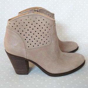 Lucky Brand Eller Western Inspired Perforated Light Tan Suede Ankle Bootie NWOB
